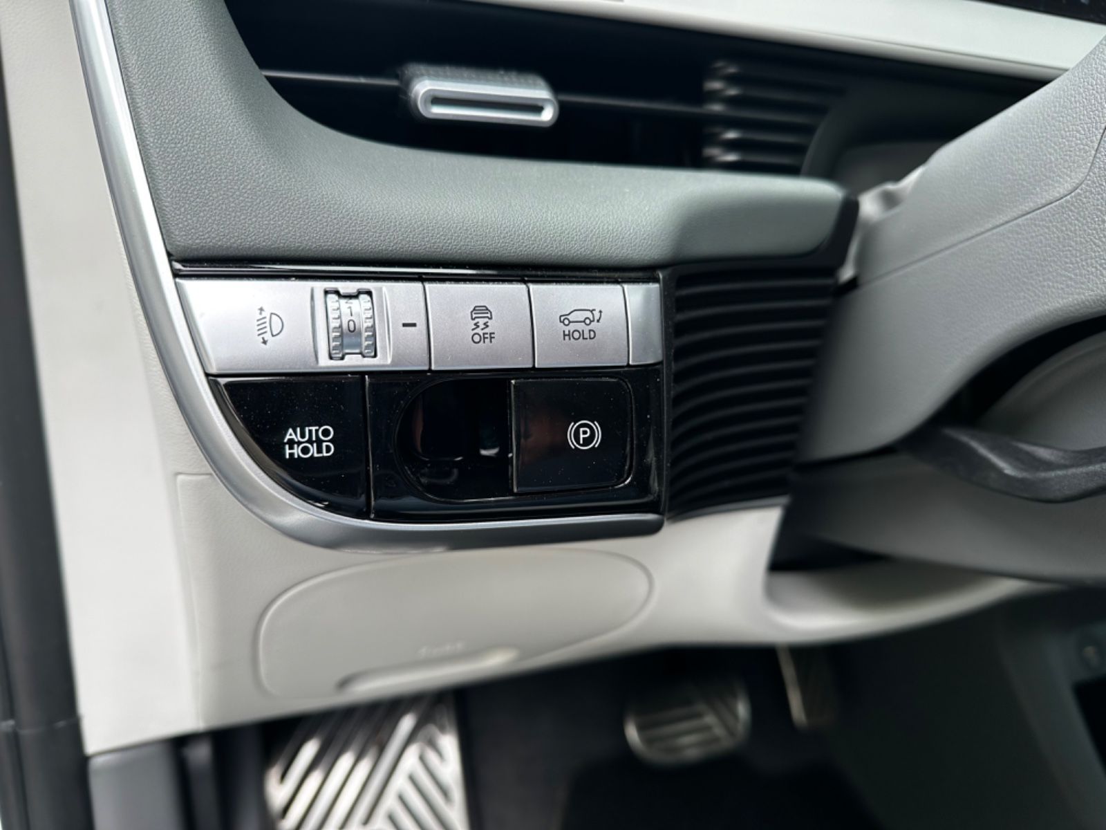 Fahrzeugabbildung Hyundai IONIQ 5 2WD 72,6 kWh UNIQ-Paket 20" LEDER SOFORT