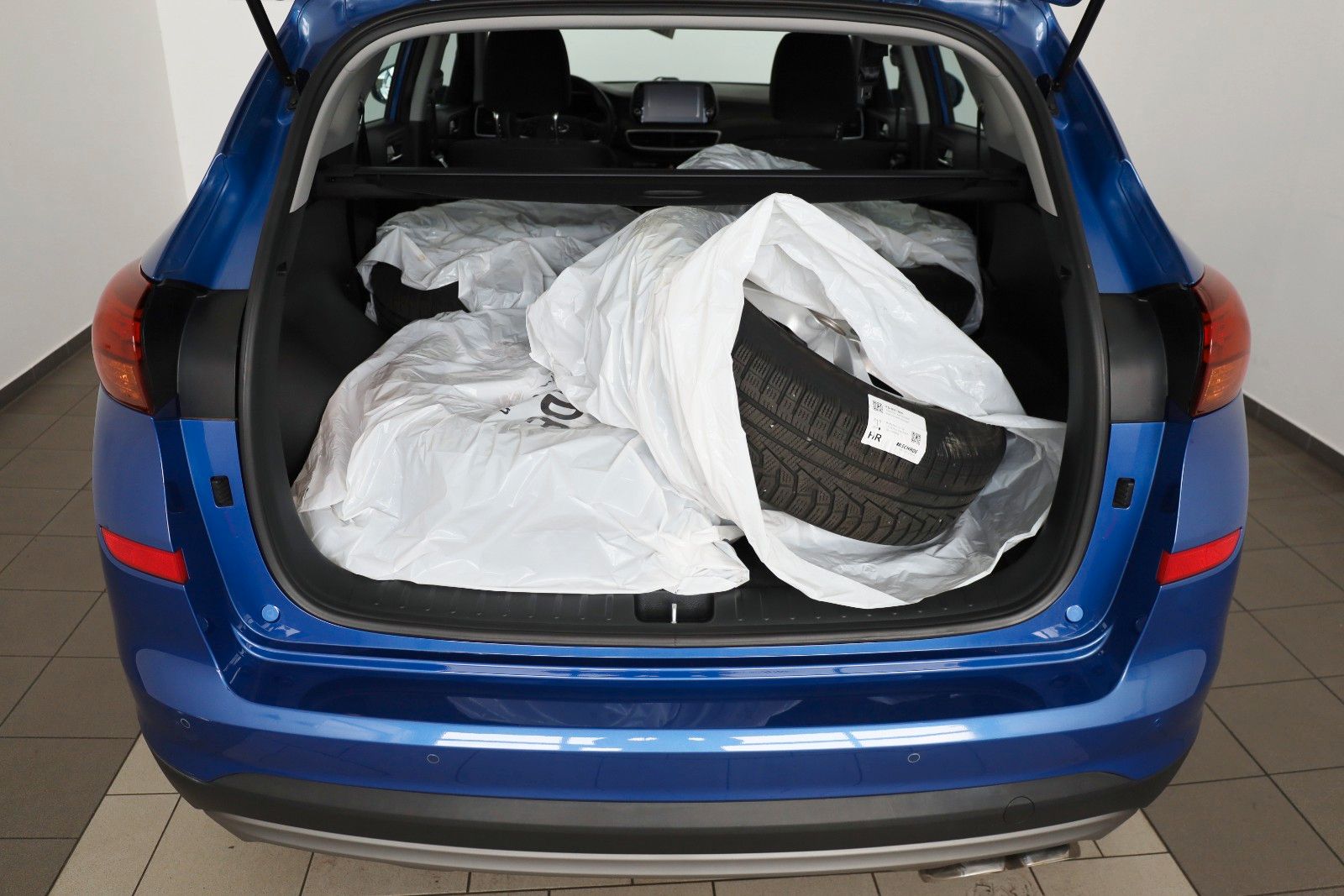 Fahrzeugabbildung Hyundai Tucson Advantage 2WD Navi,LED,SH,Kamera,SR+WR