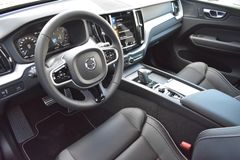 Fahrzeugabbildung Volvo XC60 B4 D AWD Autom. R-Design*STHZG*RFK*ACC