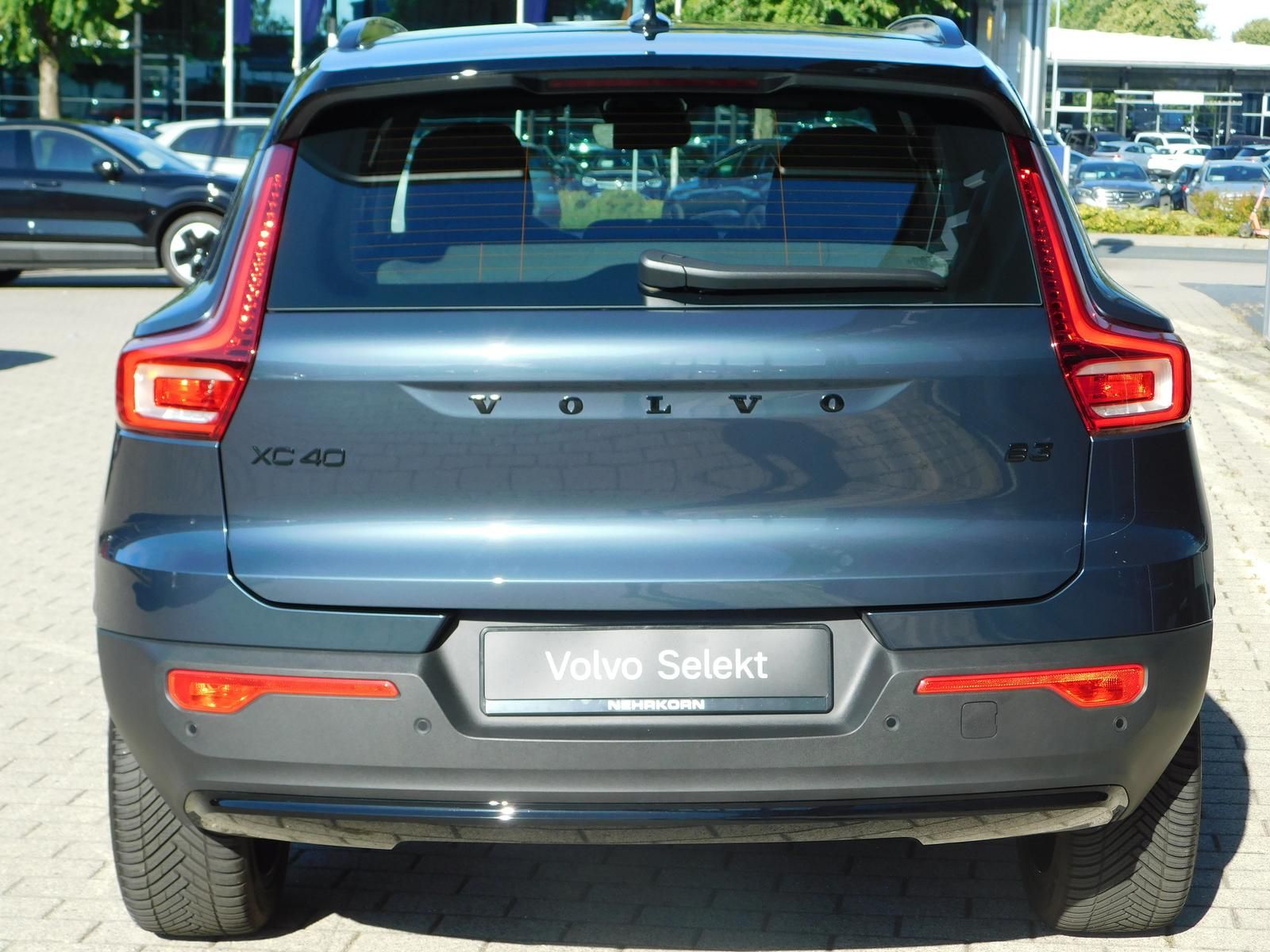 Fahrzeugabbildung Volvo XC40 B3 Plus Black-Editon