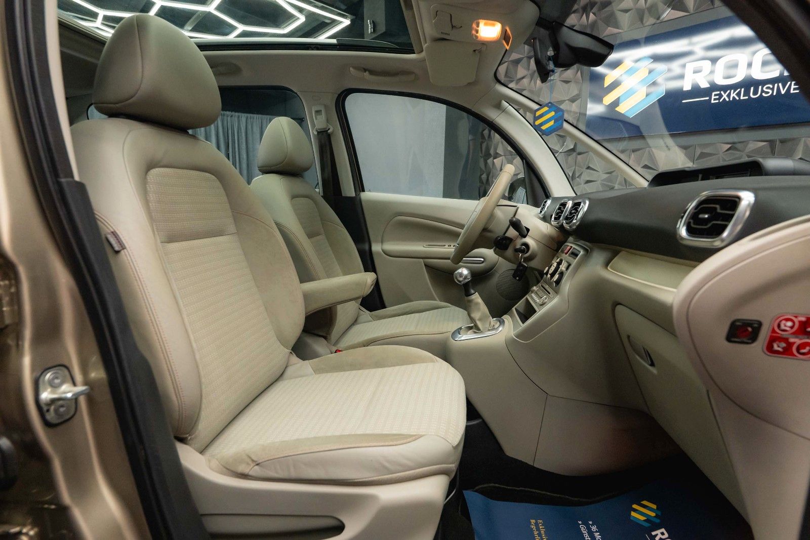 Fahrzeugabbildung Citroën C3 Picasso Exclusive Black Paket *1.Hand*Pano*