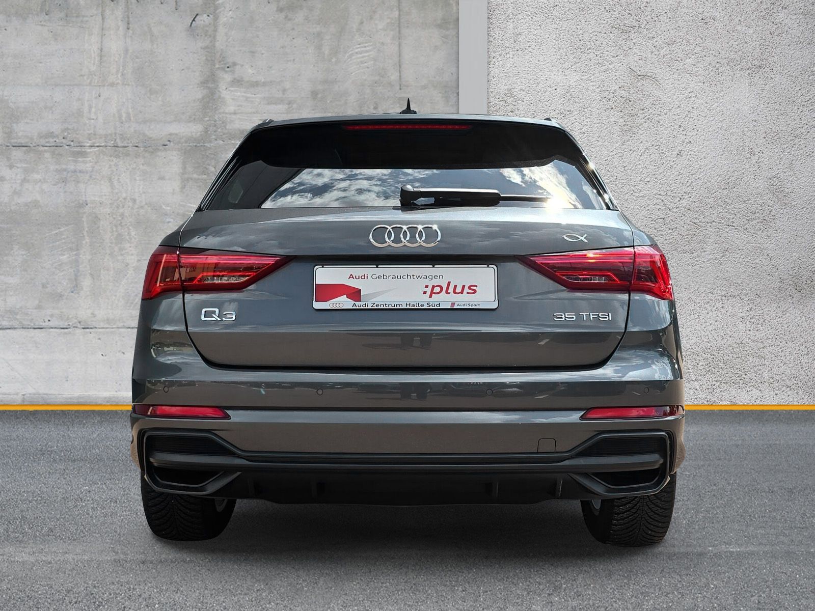 Fahrzeugabbildung Audi Q3 35 TFSI S line LED PANO STANDHZG 18"