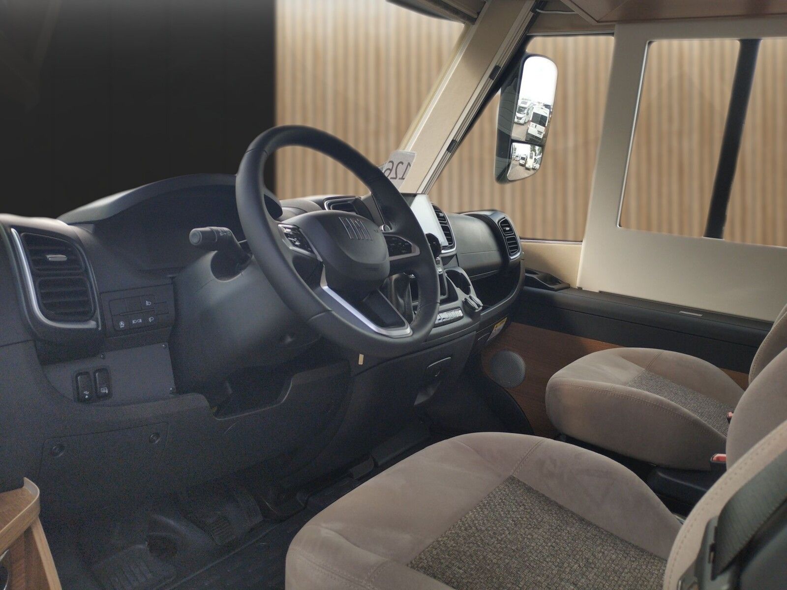 Fahrzeugabbildung Carthago c-compactline I 138 DB Fiat, Navi, Chassis-Plus