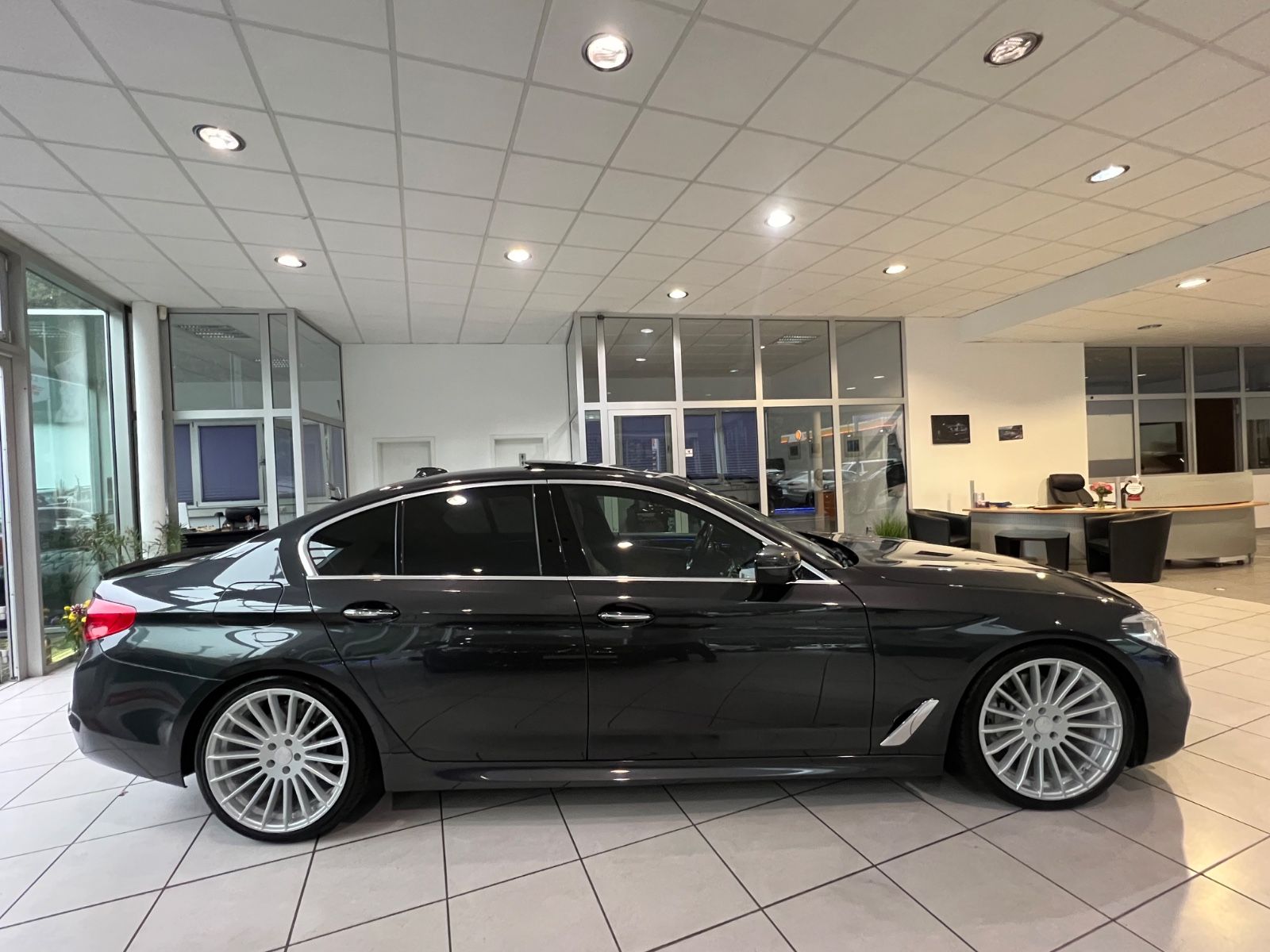 Fahrzeugabbildung BMW 530 d Lim. Luxury Line M Sport optik