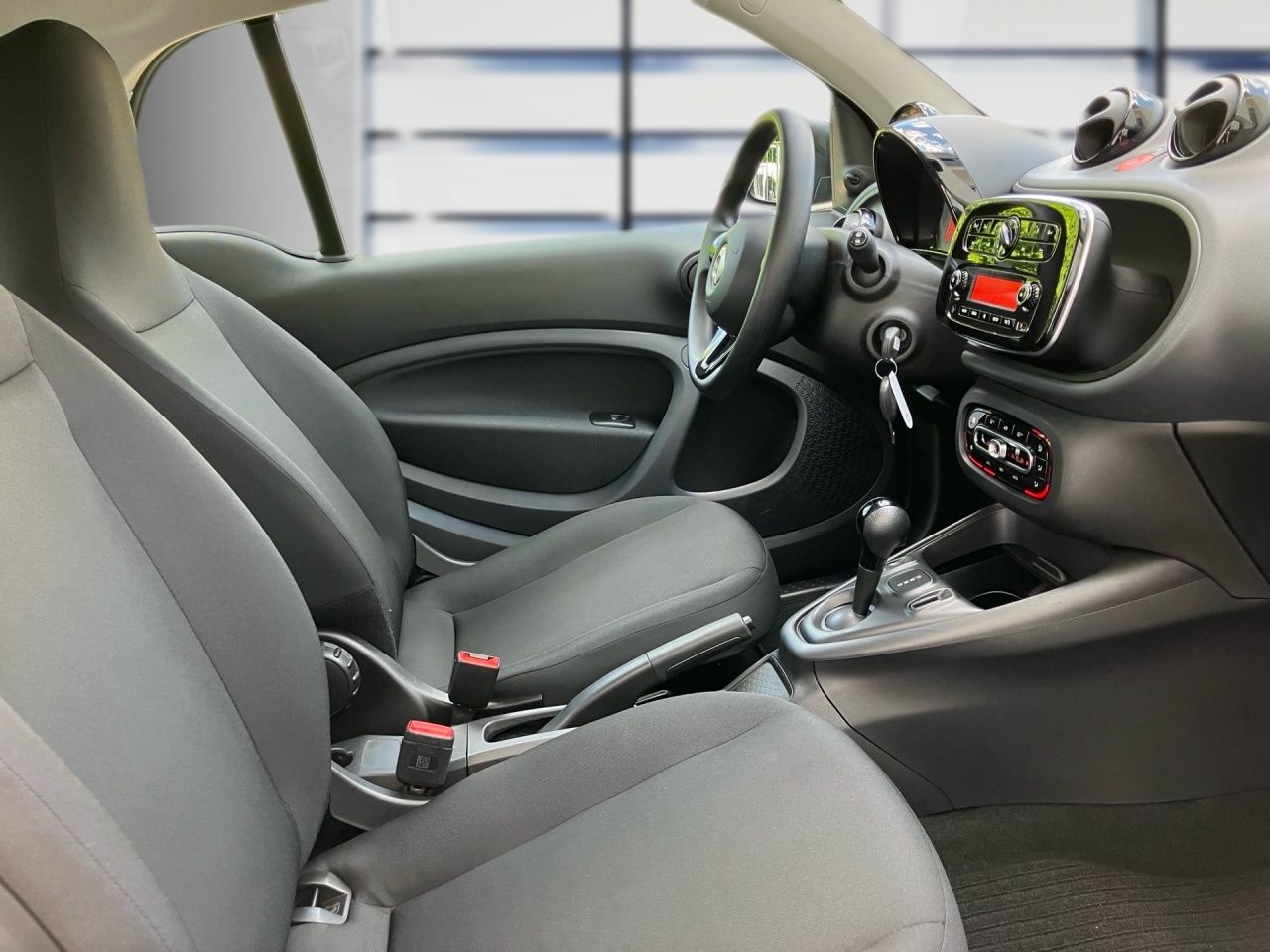 Fahrzeugabbildung Smart smart EQ fortwo 22KW+SITZHEIZ+KLIMAAUTO+DAB+USB
