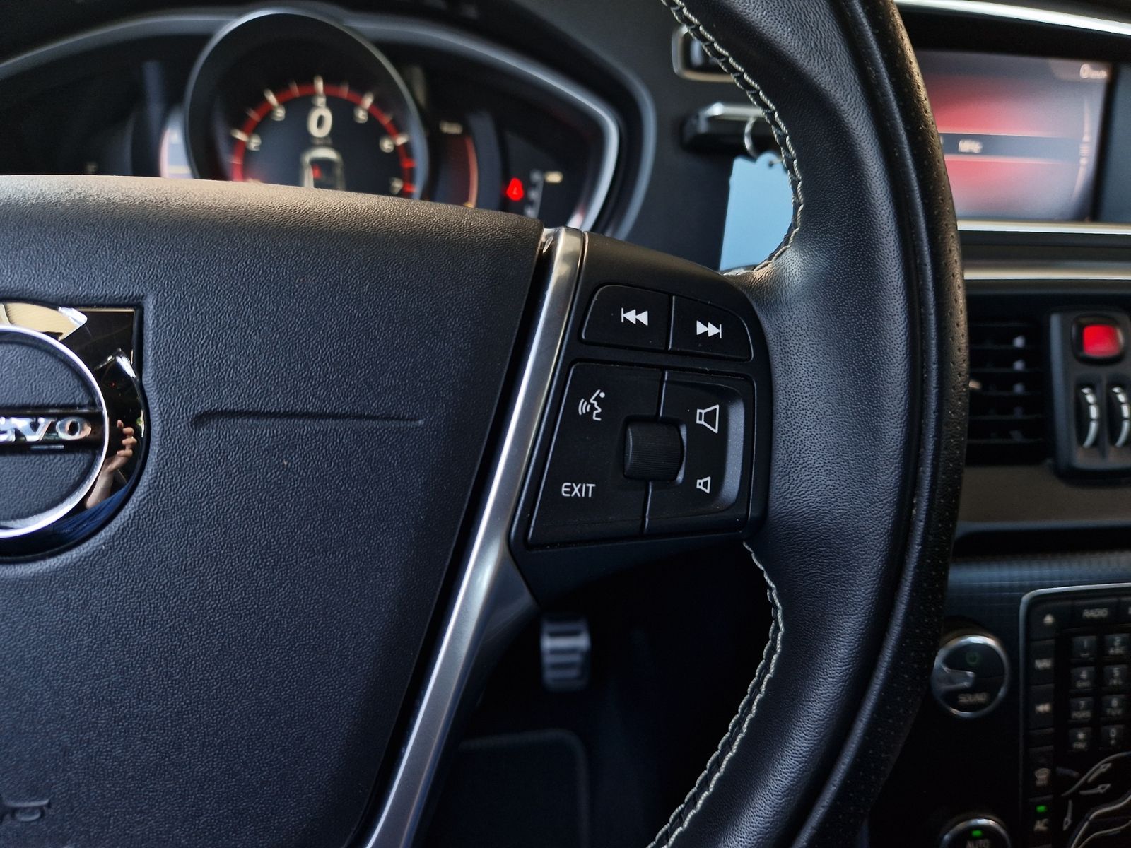 Fahrzeugabbildung Volvo V40 R-Design KLIMA LED NAVI ALU