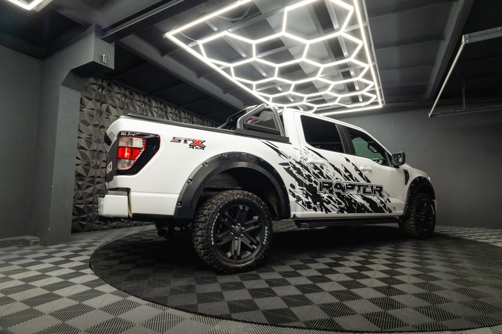 Fahrzeugabbildung Ford F150 5.0L V8 4x4 Offroad SuperCrew RAPTOR 19%