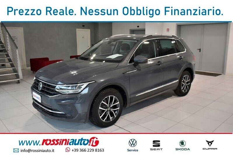 Volkswagen Tiguan - 1