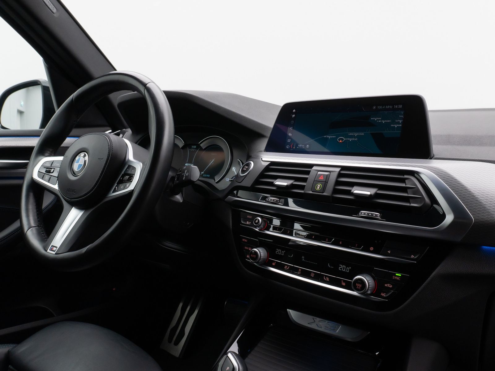 Fahrzeugabbildung BMW X3 xD30e M Sport DAB CockPit+ PDC AHK LED 19Zoll