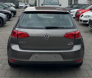 Volkswagen Golf - 6