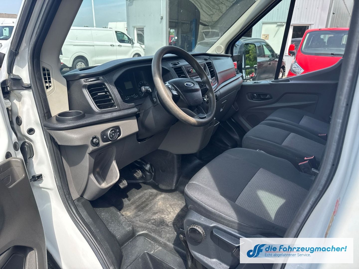 Fahrzeugabbildung Ford Transit Pritsche 310 L2 Doppelkabine Basis 2.0 T