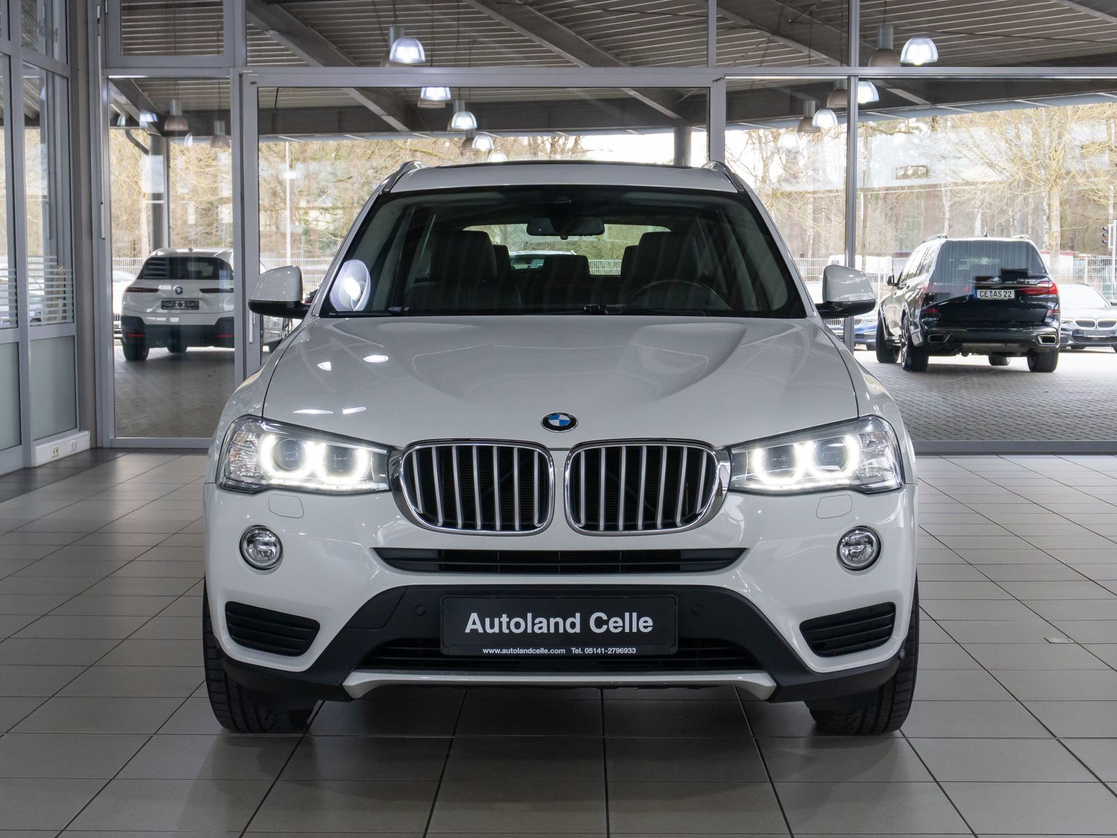 Fahrzeugabbildung BMW X3 xD30d Panorama HUD HiFi Xenon PDC Sport Leder