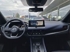 Fahrzeugabbildung Nissan Qashqai 1.3 DIG-T Tekna 4x4 BOSE PARK-ASSISTENT