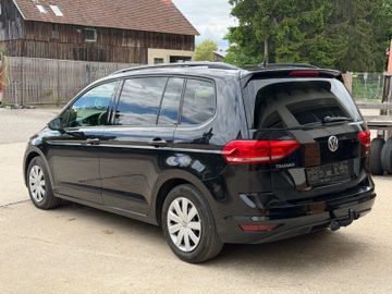 Volkswagen Touran - 10