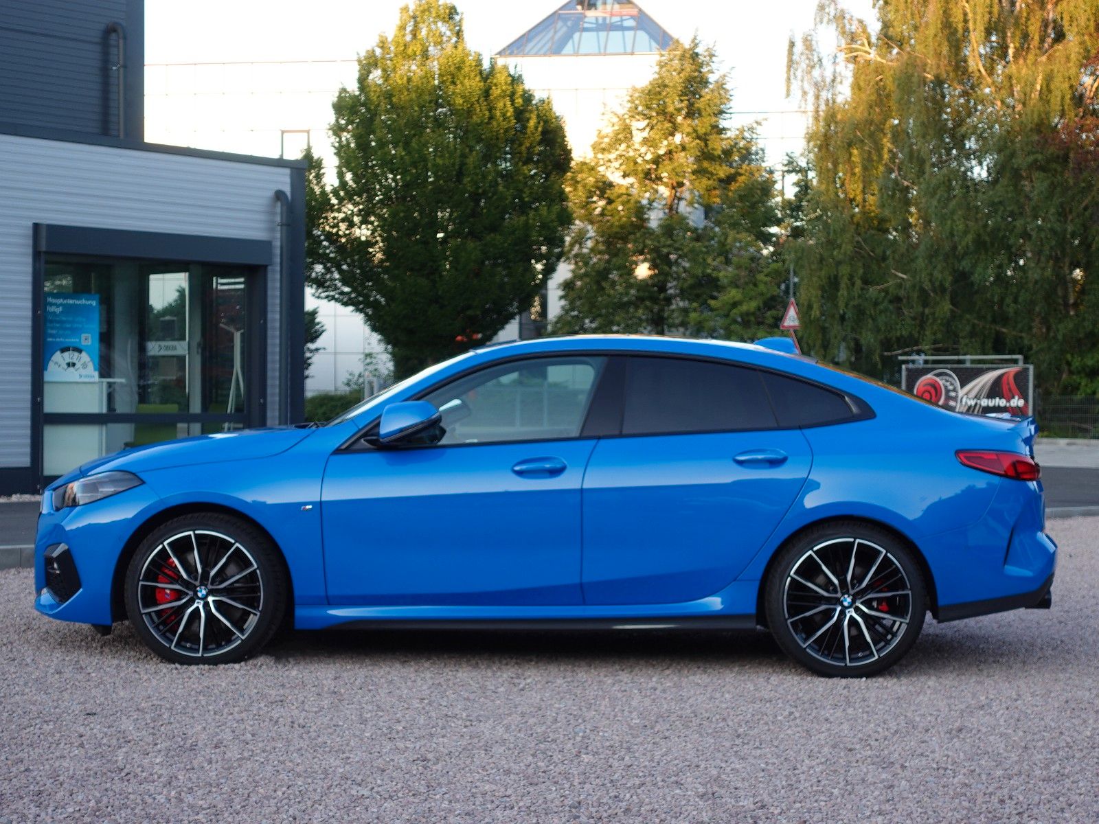 Fahrzeugabbildung BMW 220i Gran Coupé M Sport LED/HUD/Pano/HarmanKard.