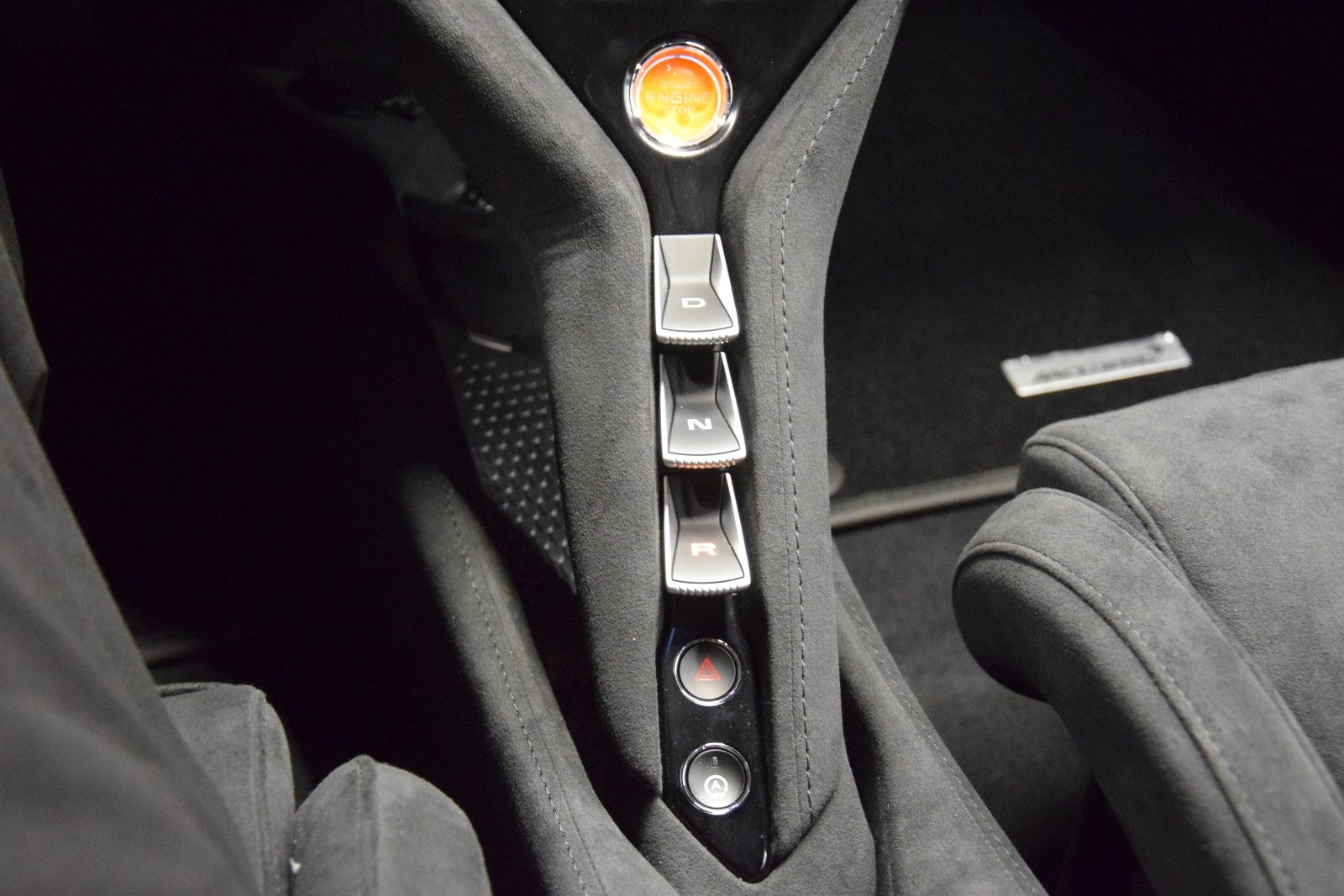 Fahrzeugabbildung McLaren 750S Black Pack / Lift Schale B&W Aero Kamera