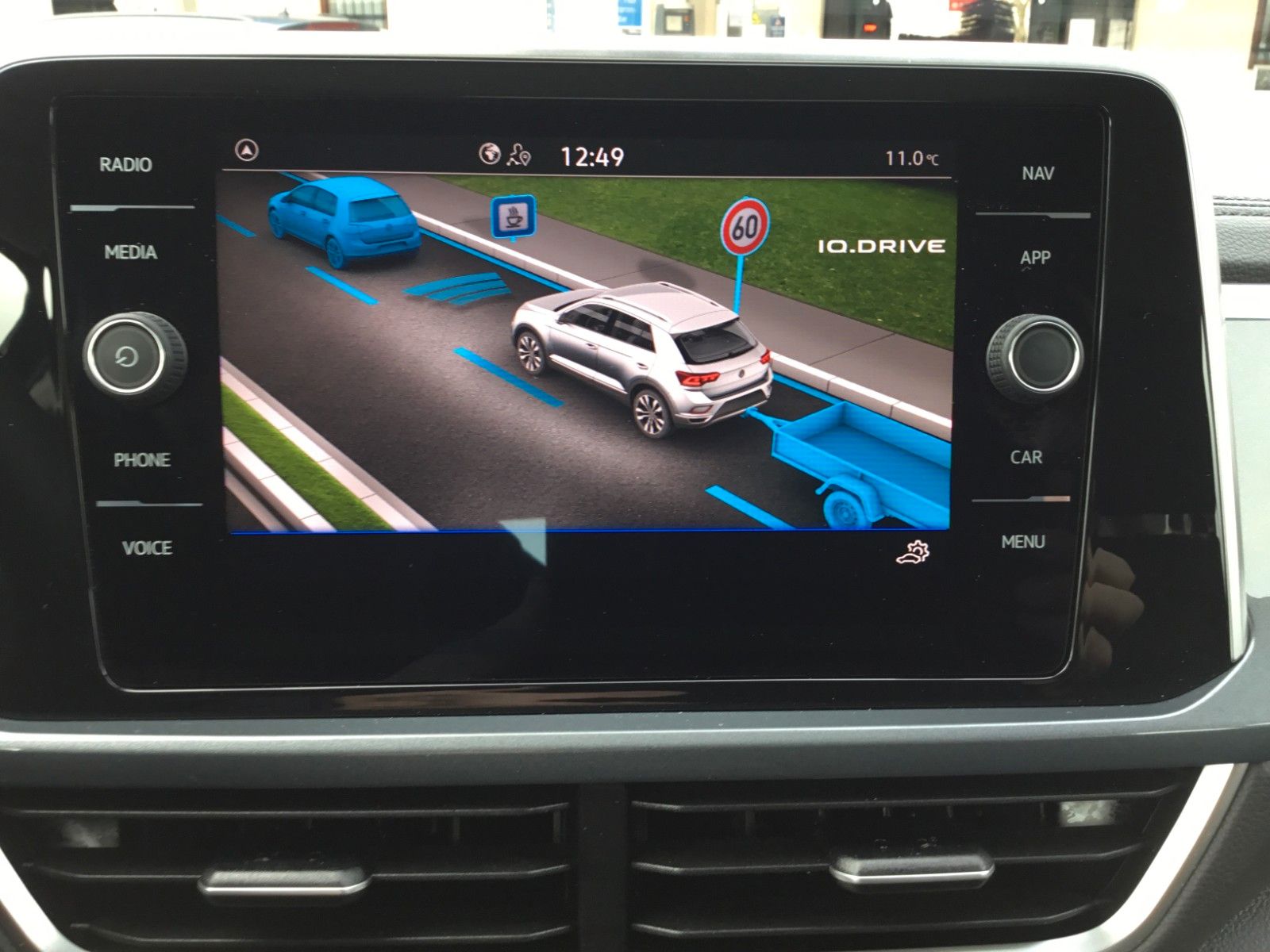 Fahrzeugabbildung Volkswagen T-Roc 1.5 TSI DSG Style+AHK+MatrixLED+ACC+Pano
