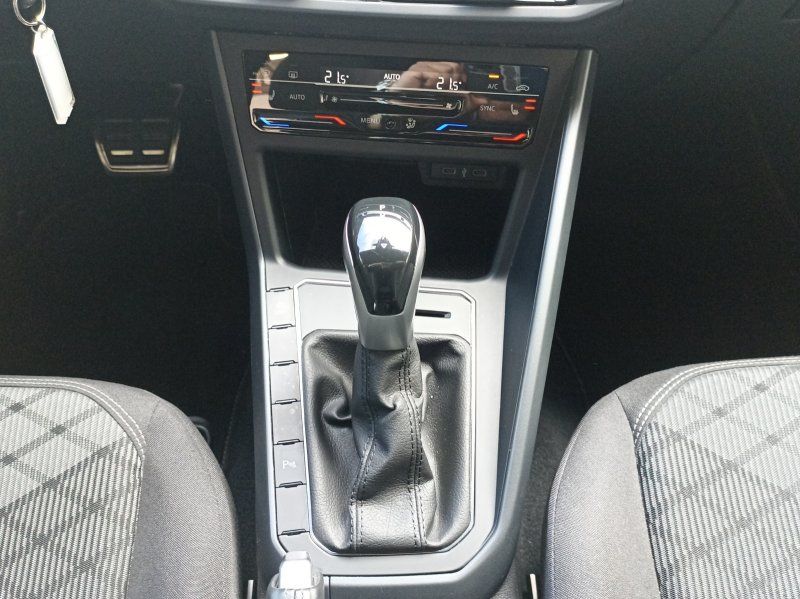 Fahrzeugansicht 12 Fahrzeugabbildung Volkswagen Taigo 1.0 TSI R-Line DSG Black Style
