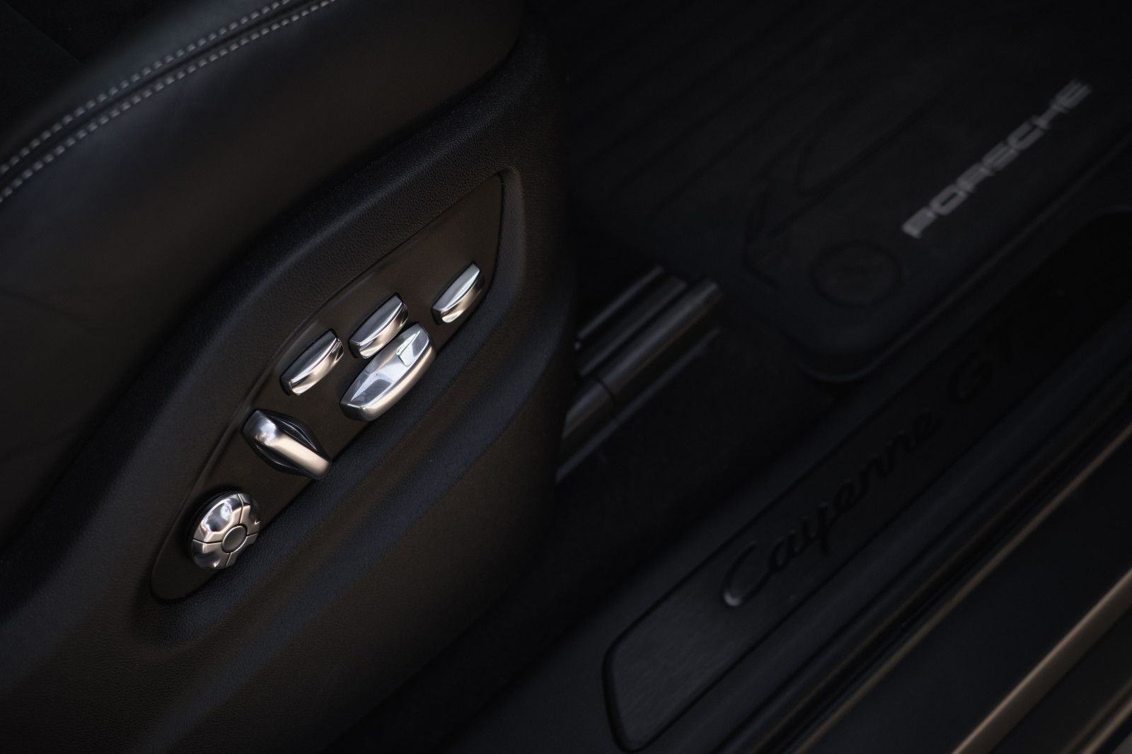 Fahrzeugabbildung Porsche Cayenne GTS, S-Design-P.,Pano, AHK, St-H.,HUD