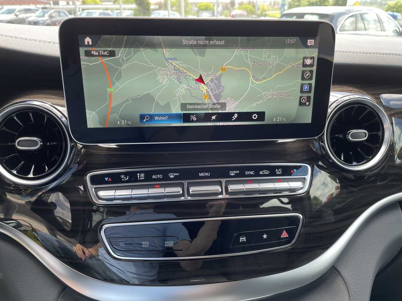 Fahrzeugabbildung Mercedes-Benz V 300 d AVA 4MATIC AMG Kühlschrank AIRMATIC