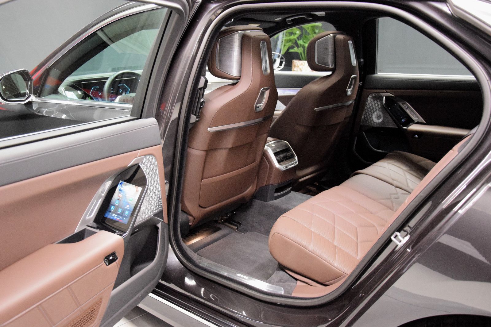 Fahrzeugabbildung BMW 740 d xDrive Kristall Panorama TV Bowers & Wilki