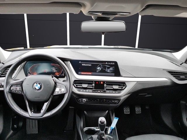 Fahrzeugabbildung BMW 118 d Advantage*Fahrschulauto*SitzHZ*Kamera*LED