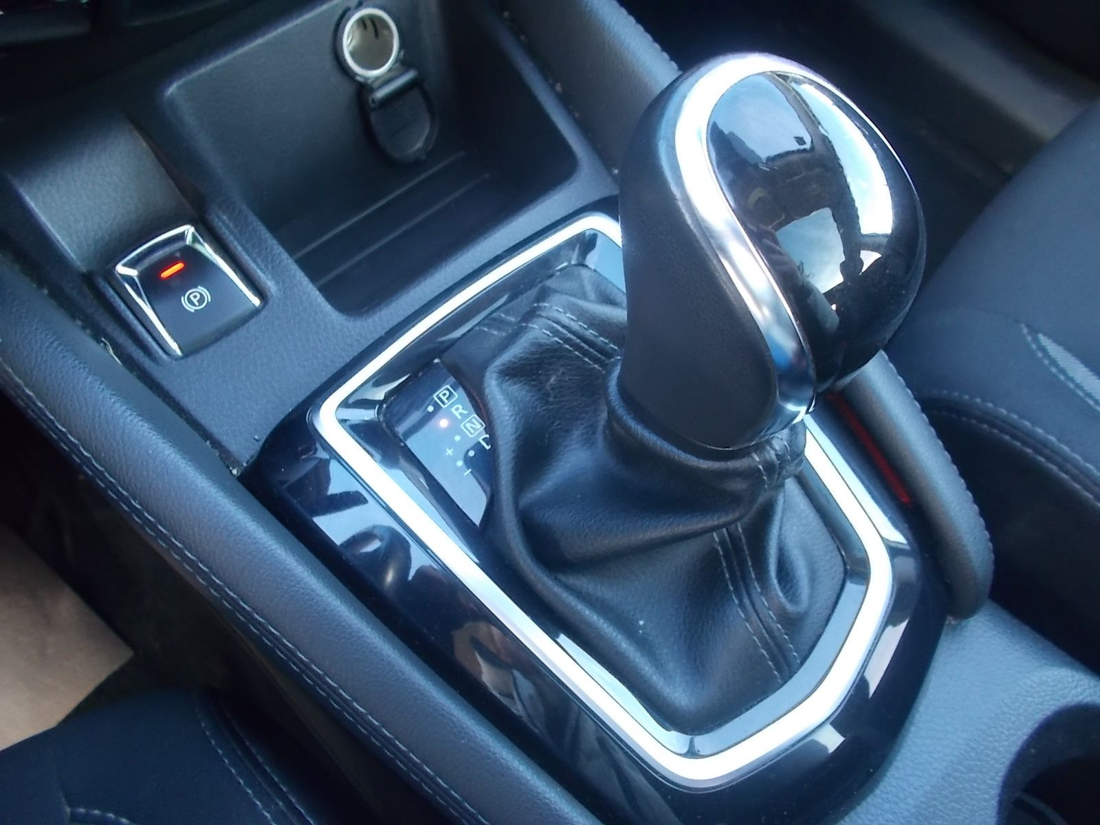 Fahrzeugabbildung Nissan Qashqai 1.2 DIG-T Acenta 4x2 Automatik