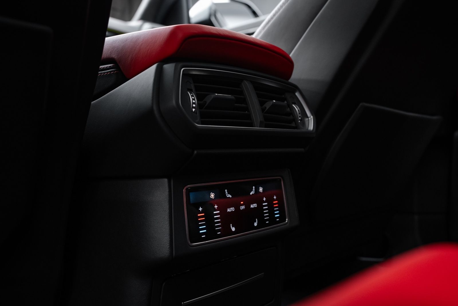 Fahrzeugabbildung Lamborghini Urus PANO/BANG&OLUFSEN/NIGHT VISION