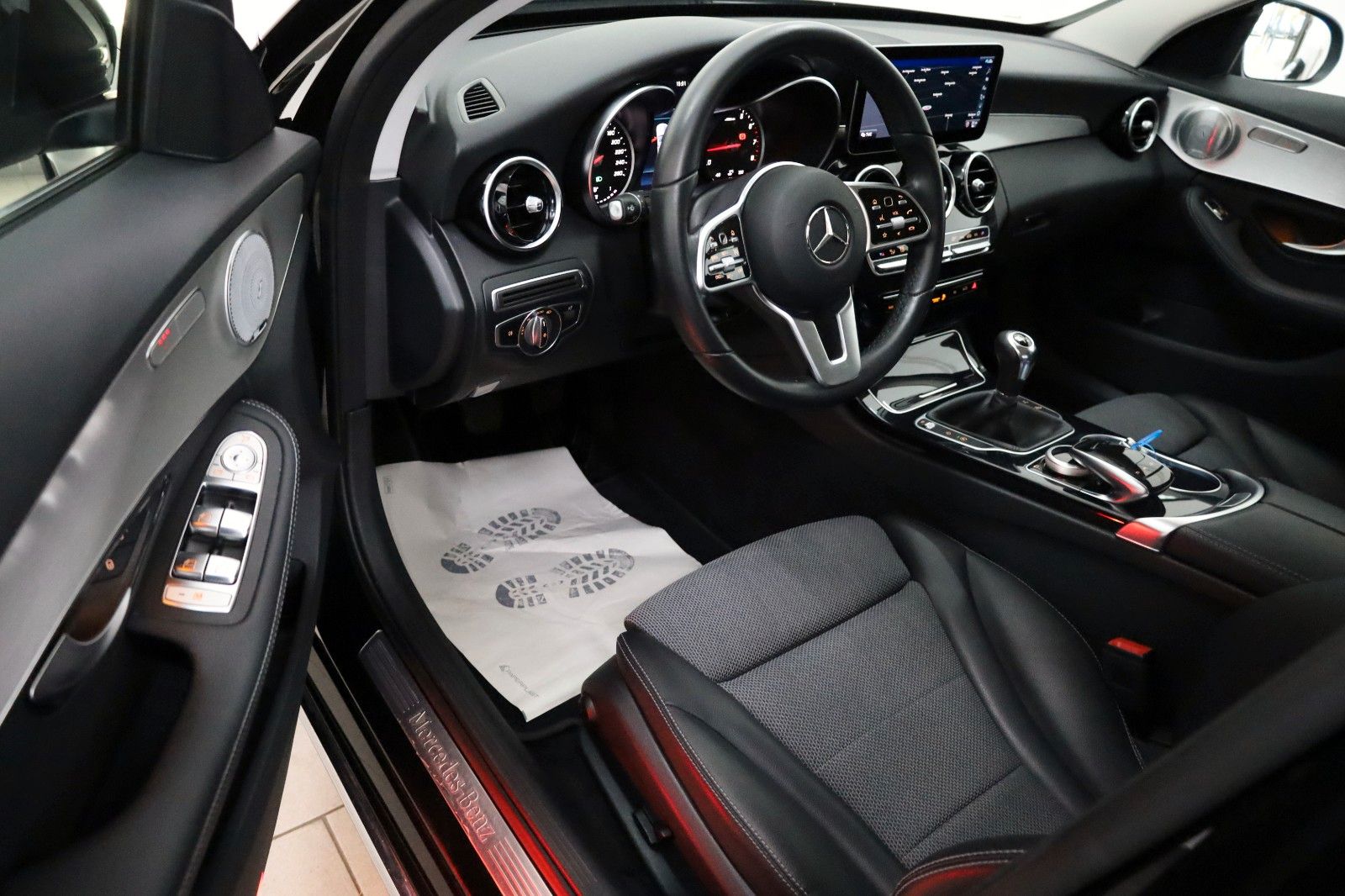 Fahrzeugabbildung Mercedes-Benz C 180 CGI T T.Leder,Navi,LED.Panorama,Kamera