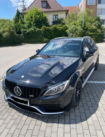 MERCEDES-BENZ C 63 S AMG Schalen Pano Scheckheft