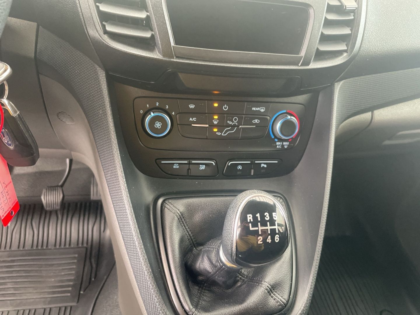 Fahrzeugabbildung Ford Transit Connect Kasten Trend L1 1.5 EB AHK Dacht