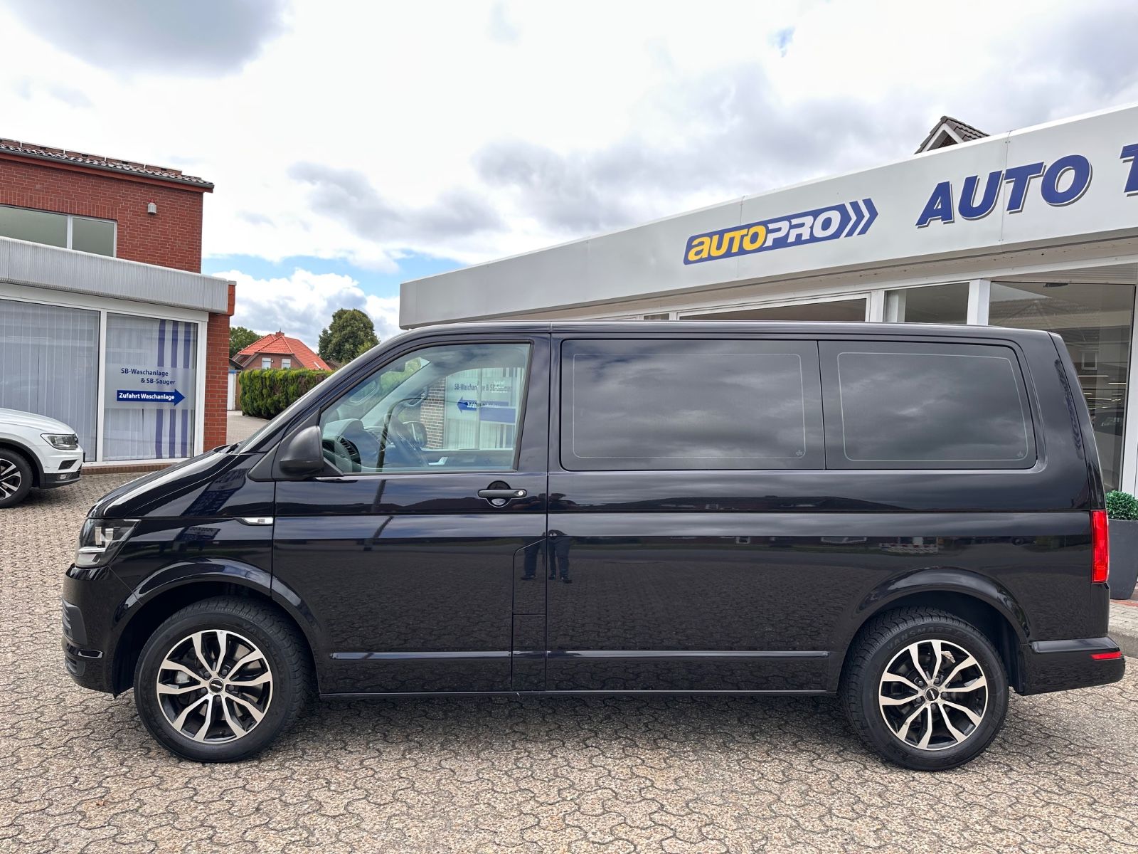 Fahrzeugabbildung Volkswagen T6 Multivan 2.0 TDI 4Motion DSG AHK/Navi/APP