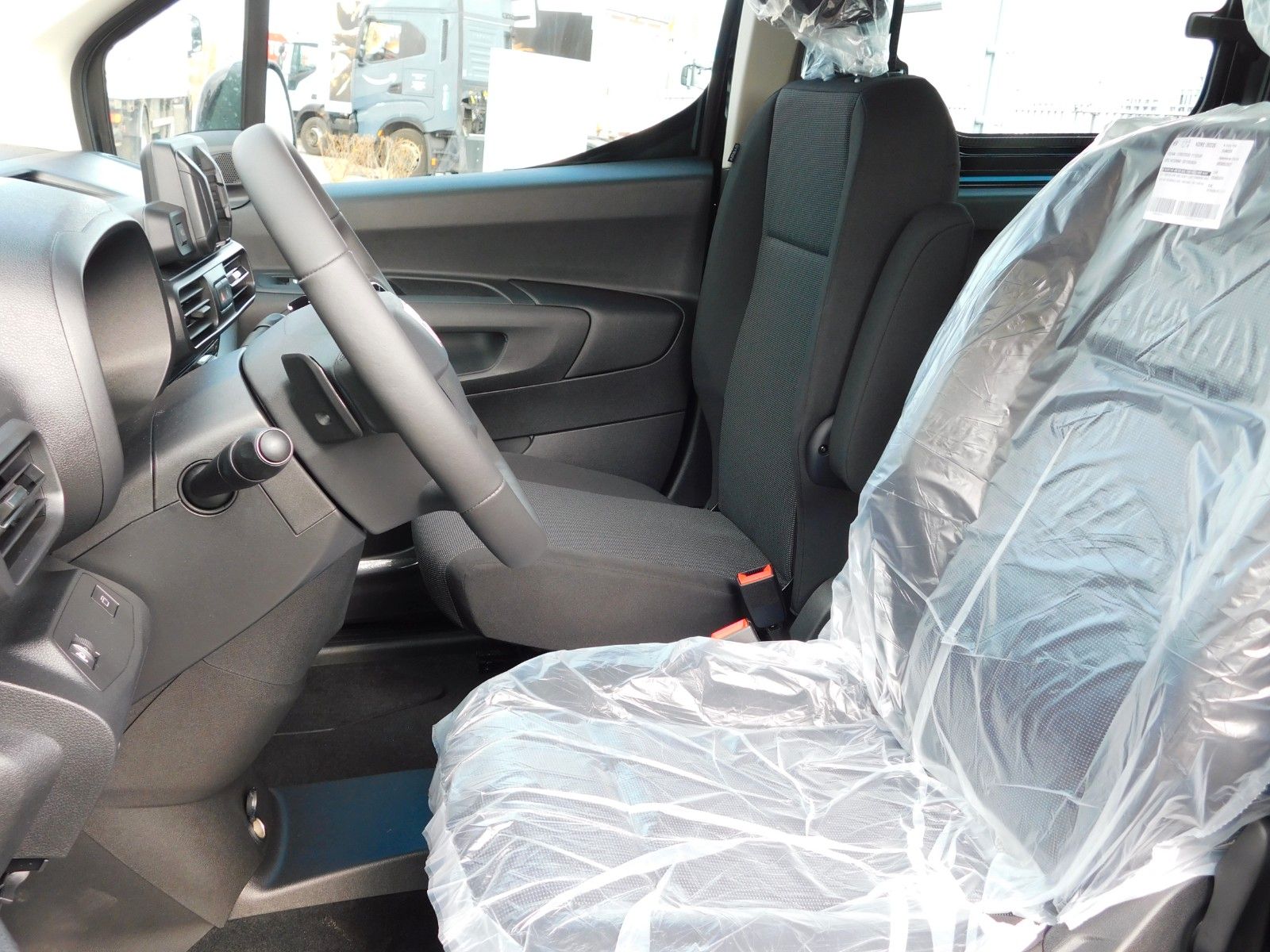 Fahrzeugabbildung Fiat e-Doblò  Multicab XL Mixto