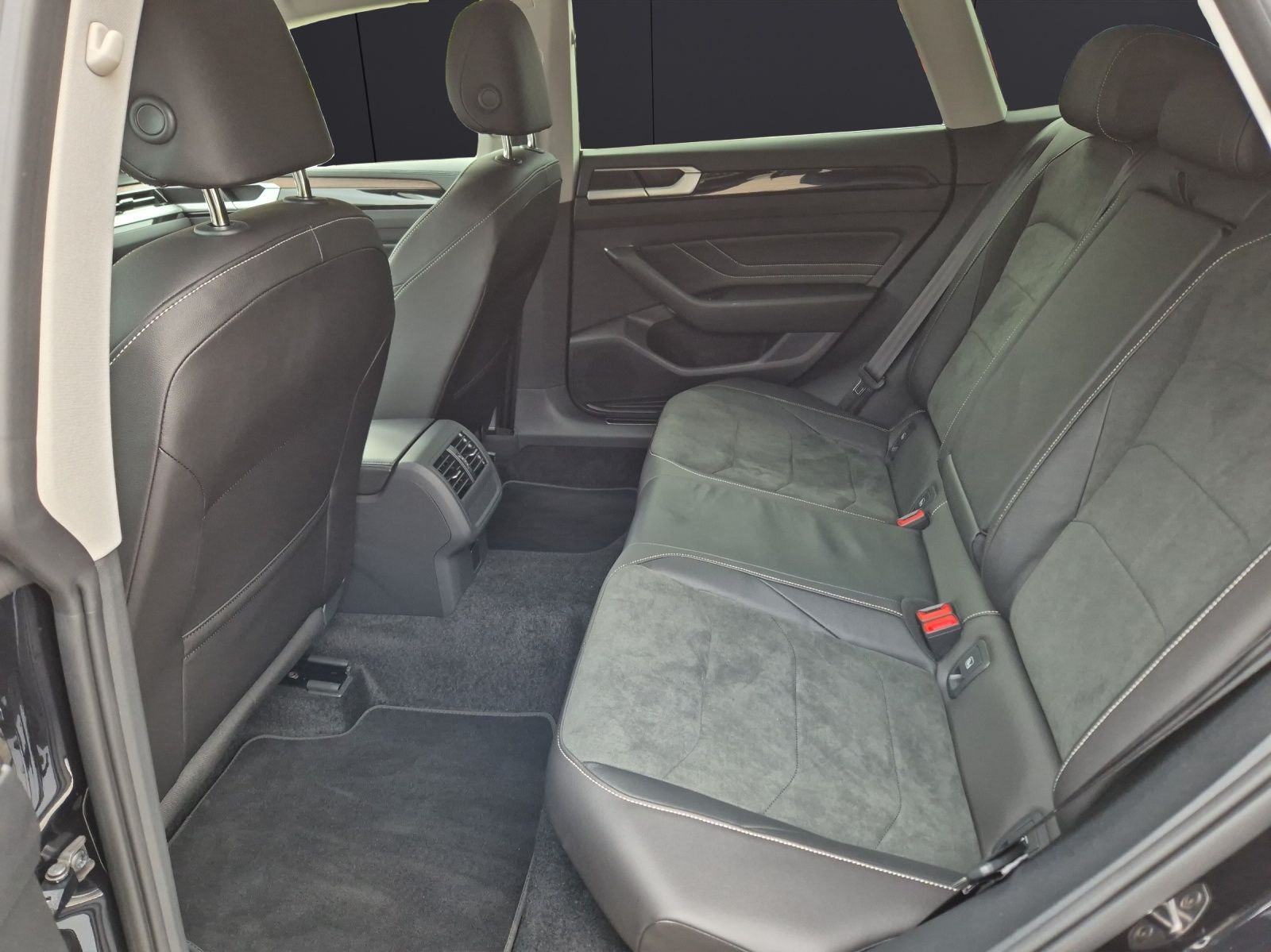 Fahrzeugabbildung Volkswagen Arteon SB TDI Elegance DSG AHK Keyless ACC Kamer