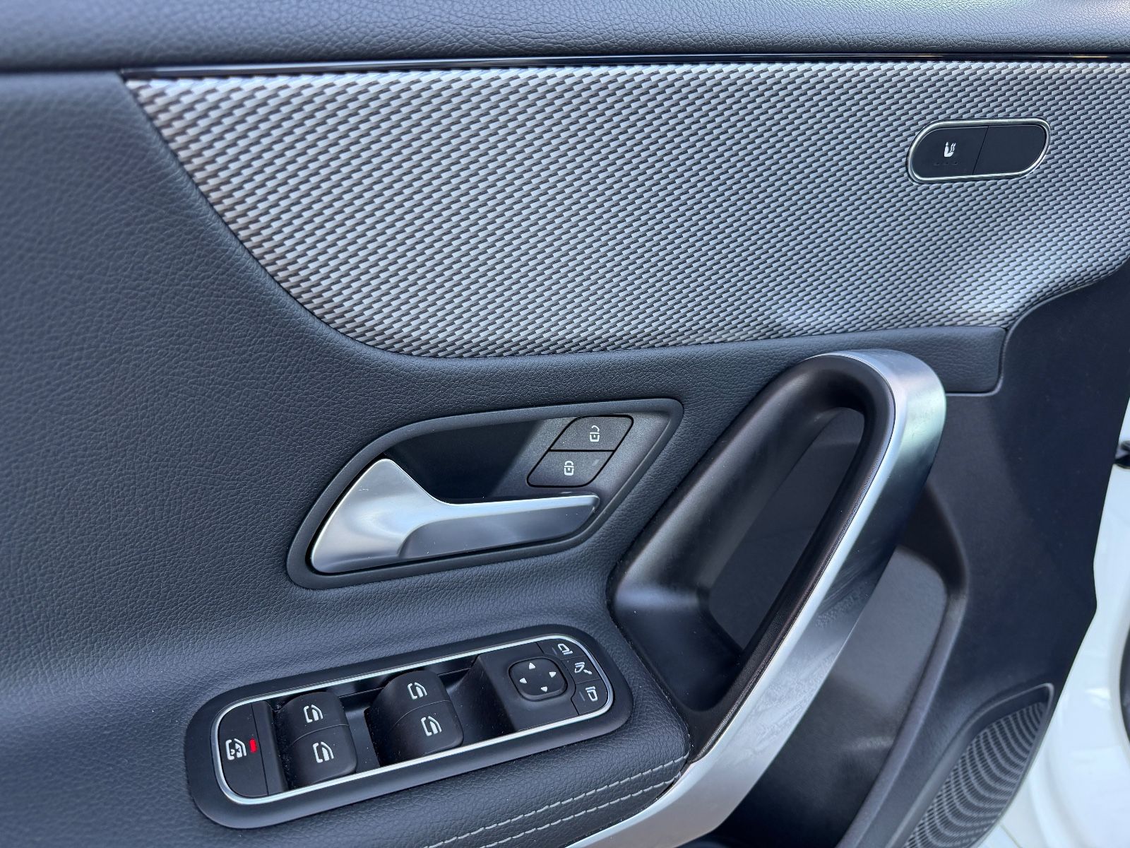 Fahrzeugabbildung Mercedes-Benz A 220 Night Paket*LED*KAMERA*TEMPO*SITZHEIZ*PDC*