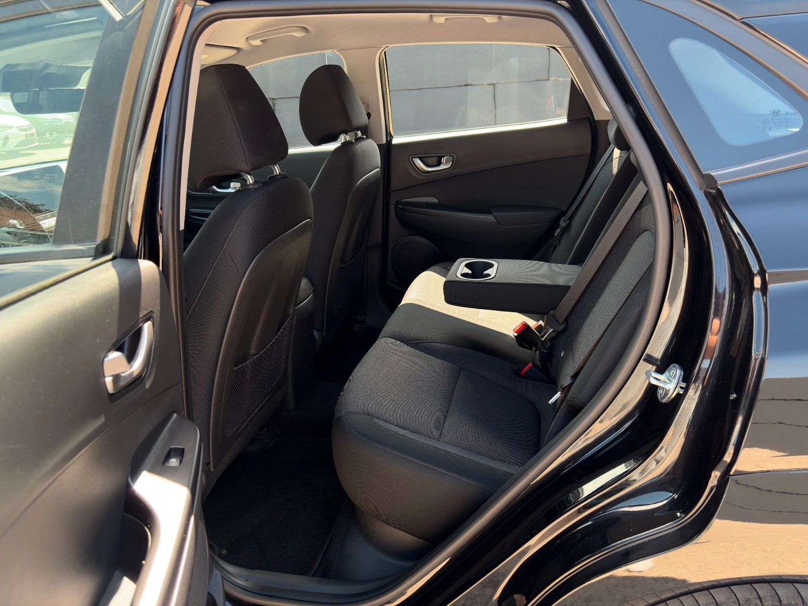 Fahrzeugabbildung Hyundai KONA E Select CarPlay Kamera LHZ SHZ ACC KZG