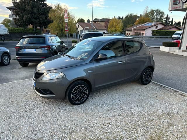 Lancia LANCIA Ypsilon 1.2 5 porte GPL Ecochic NEOPATENT