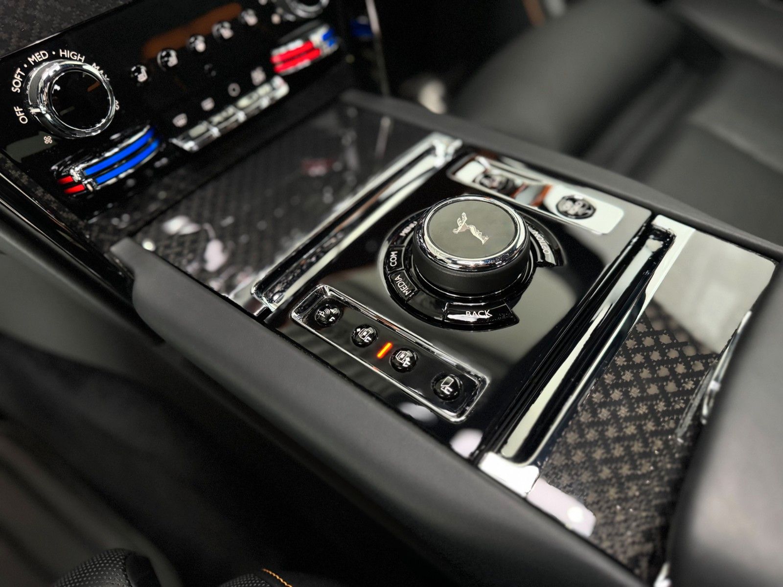 Fahrzeugabbildung Rolls-Royce Cullinan Black Badge Night Vision Novitec VOLL