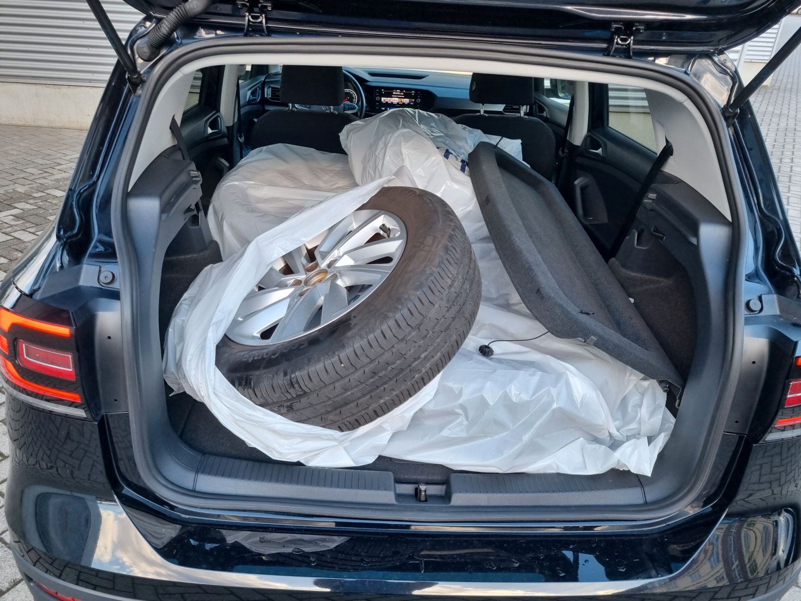 Fahrzeugabbildung Volkswagen T-Cross 1.0 TSI Life KAMERA ACC SHZ