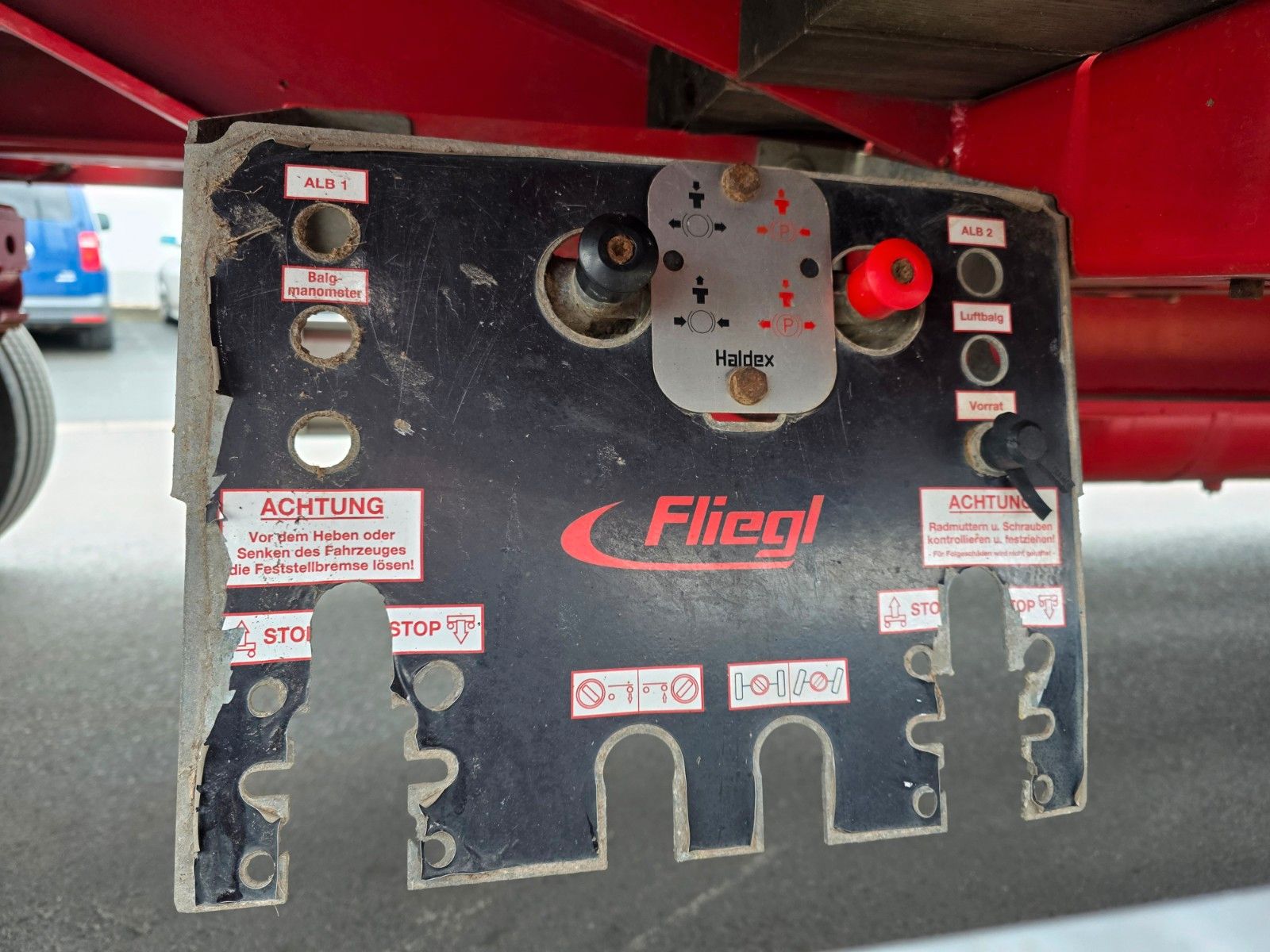 Fahrzeugabbildung Fliegl DTS 300 Rampen BPW auf 3.000mm verbreiterbar