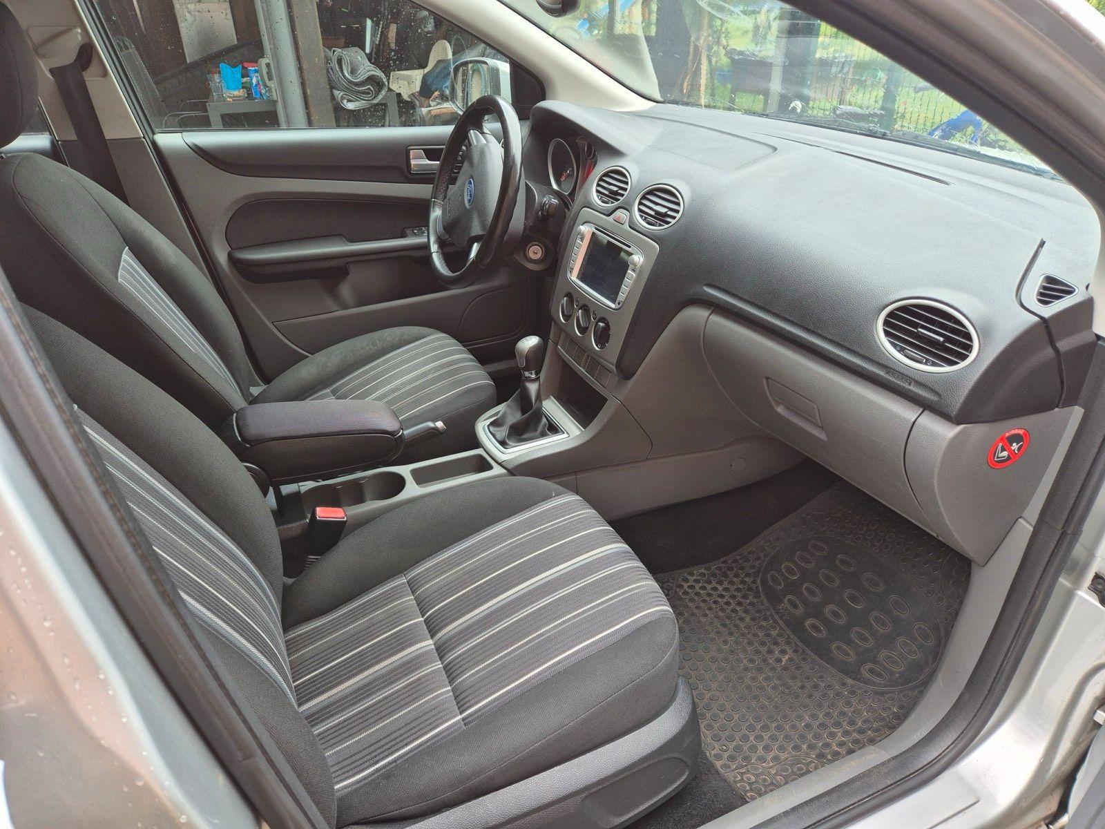 Ford Focus 2009 — photo 10