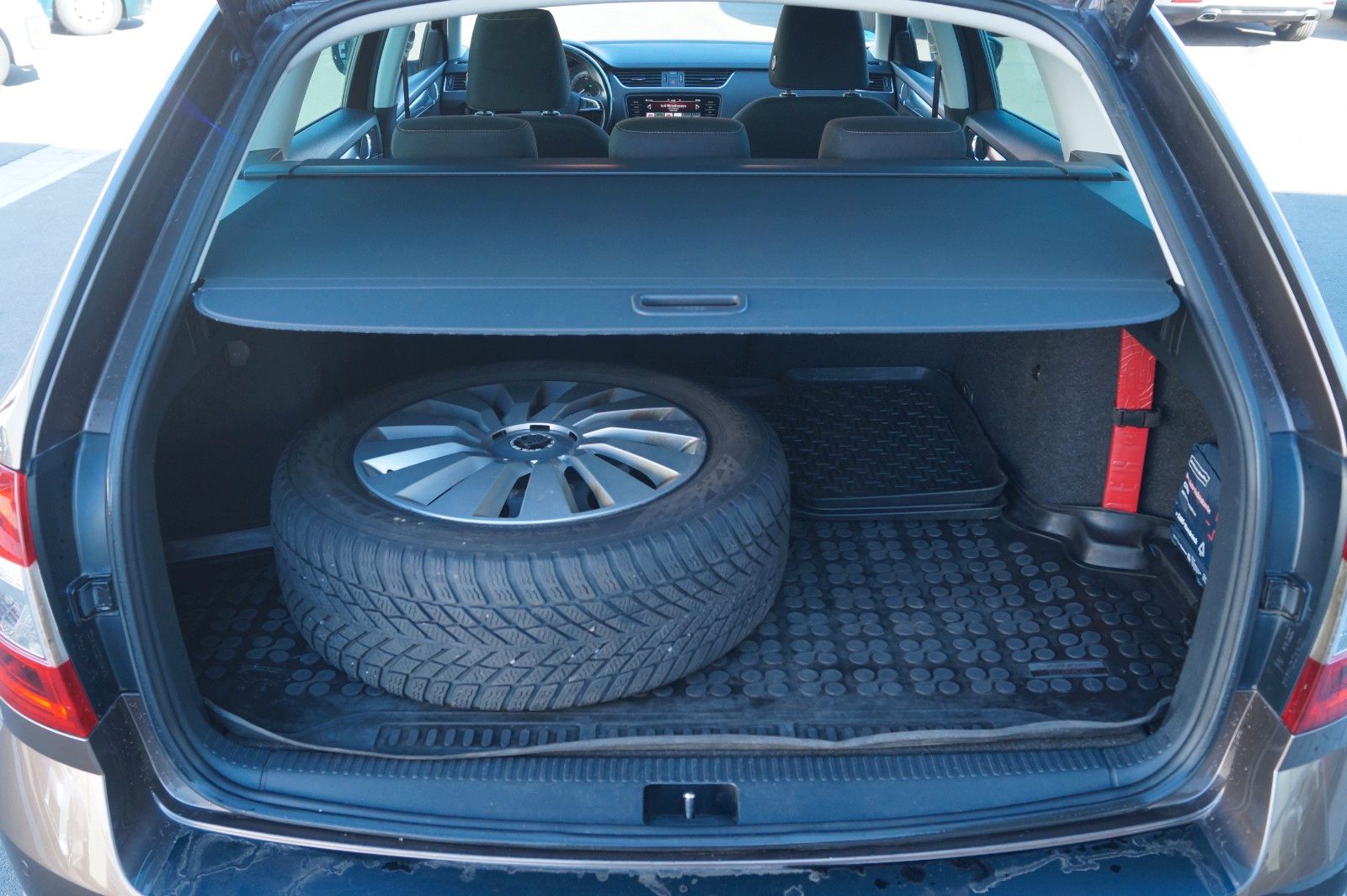 Fahrzeugabbildung SKODA Octavia Combi Scout 4x4 *TÜV, Inspektion neu