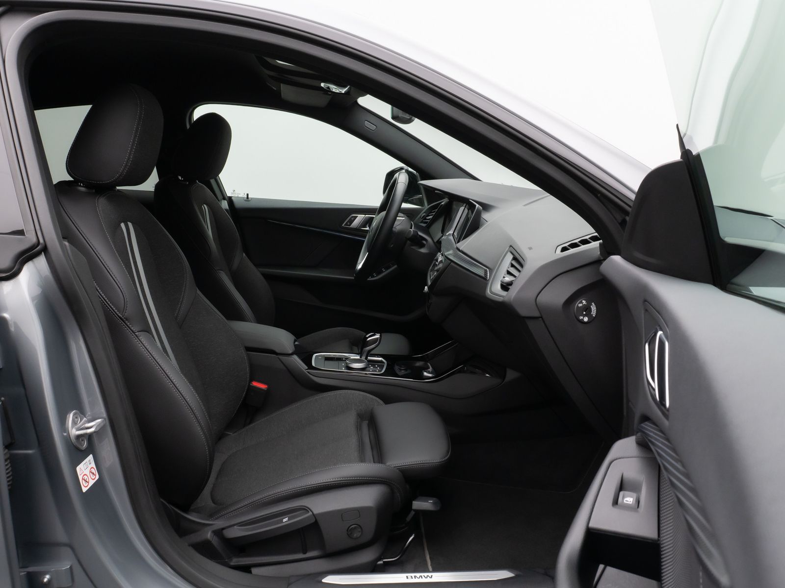 Fahrzeugabbildung BMW 218i Gran Coupé SportLine DAB PDC DrivAssist LED