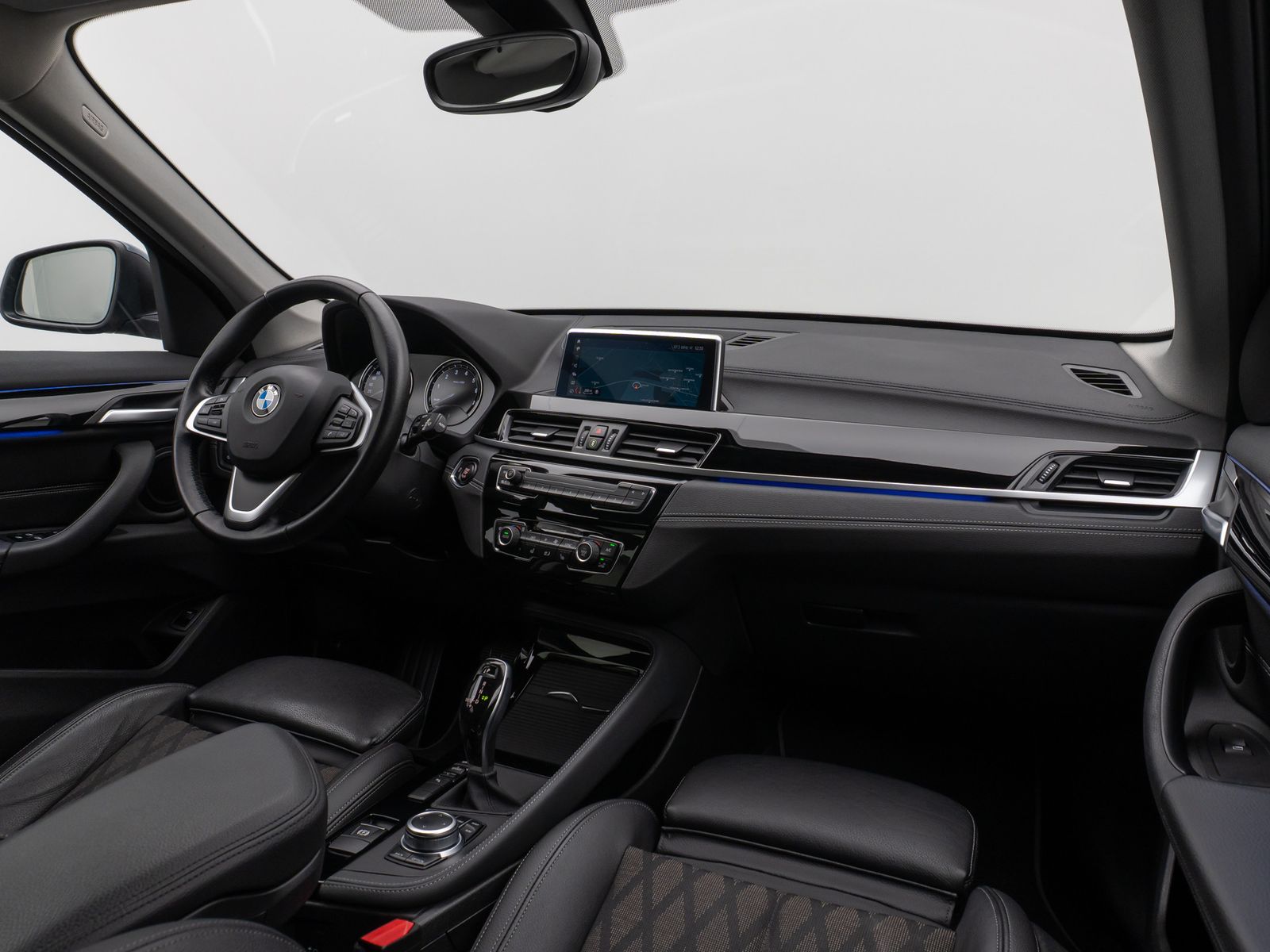 Fahrzeugabbildung BMW X1 sD18i xLine Kamera DAB HiFi DrivAssist Sport