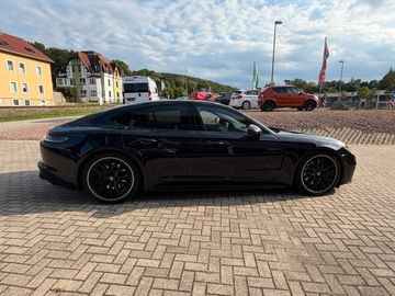 Porsche Panamera - 4