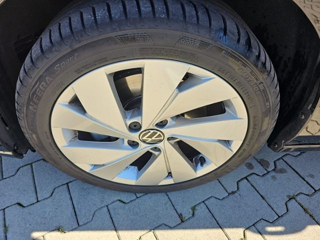 Fahrzeugabbildung Volkswagen Golf Variant 2.0 TDI DSG GOAL HUD KAMERA AHK EAS