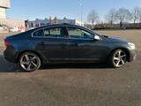 Volvo S60 D4 R-Design  - graue Volvo S60