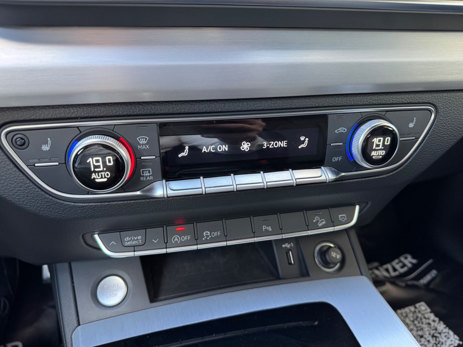 Fahrzeugabbildung Audi Q5 40 TDI quattro S line/LEDER/LED/NAVI/SHZ/ACC/