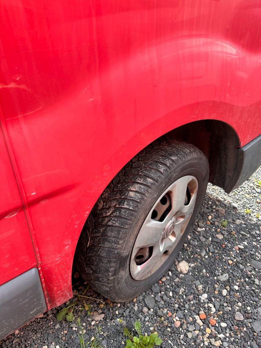 Fahrzeugabbildung Opel Vivaro Kombi 9 Sitzer L1H1 2,7t*Achsschaden*