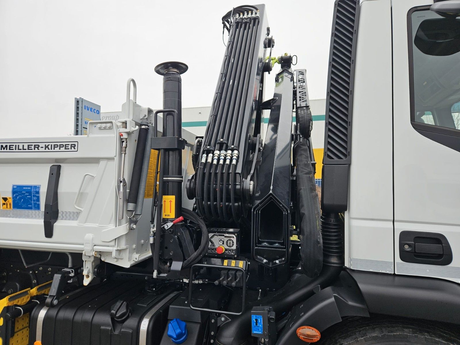 Fahrzeugabbildung Iveco Krankipper ML180E32K EVI_E